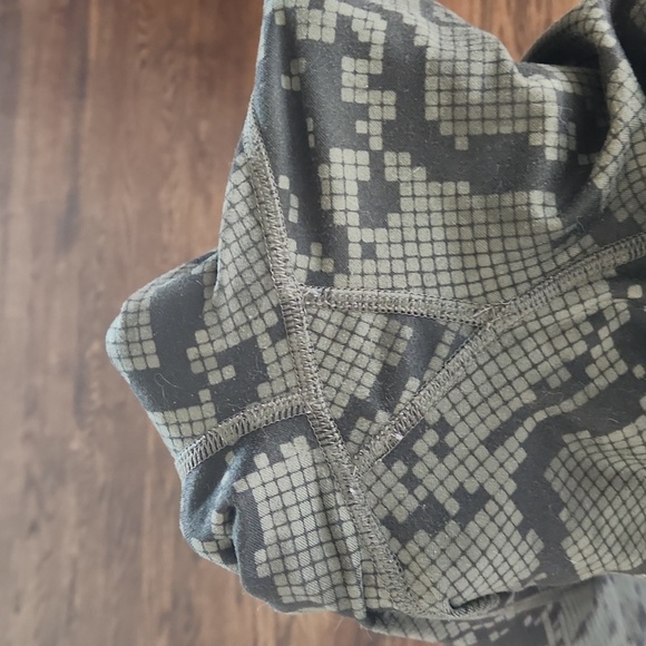 Lululemon Wunder Under Ziggy Crop - Picture 4 of 6